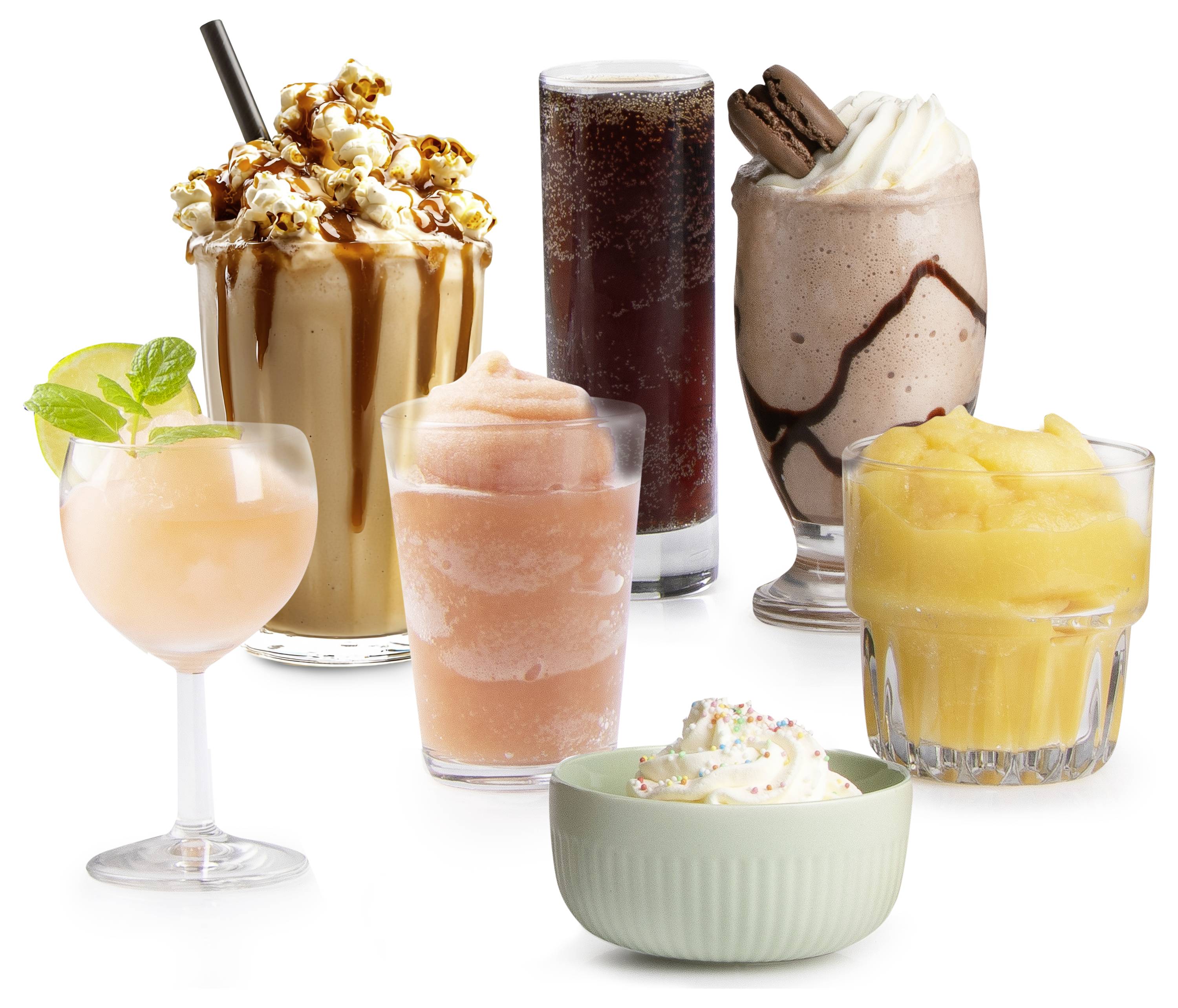Verschiedene gefrorene und gemischte Getränke in Gläsern und Schalen, darunter Eiskaffee, Schokoladenmilchshake, Fruchtslushs und einen Minz-Cocktail auf weißem Hintergrund.