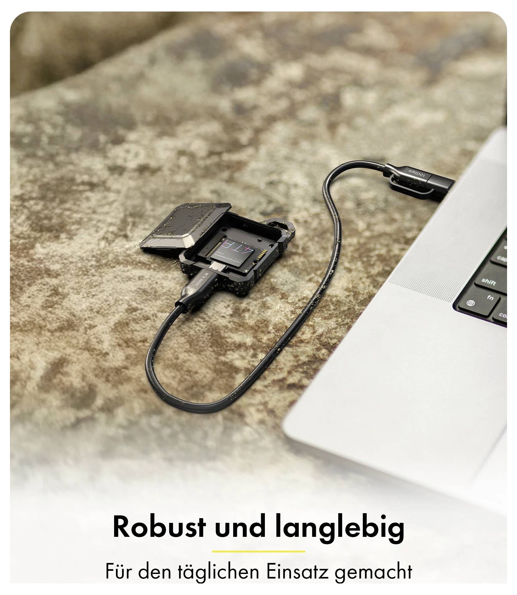 Laptop, der über ein Kabel mit einem robusten Adapter oder Dockinggerät verbunden ist, mit deutschem Text 