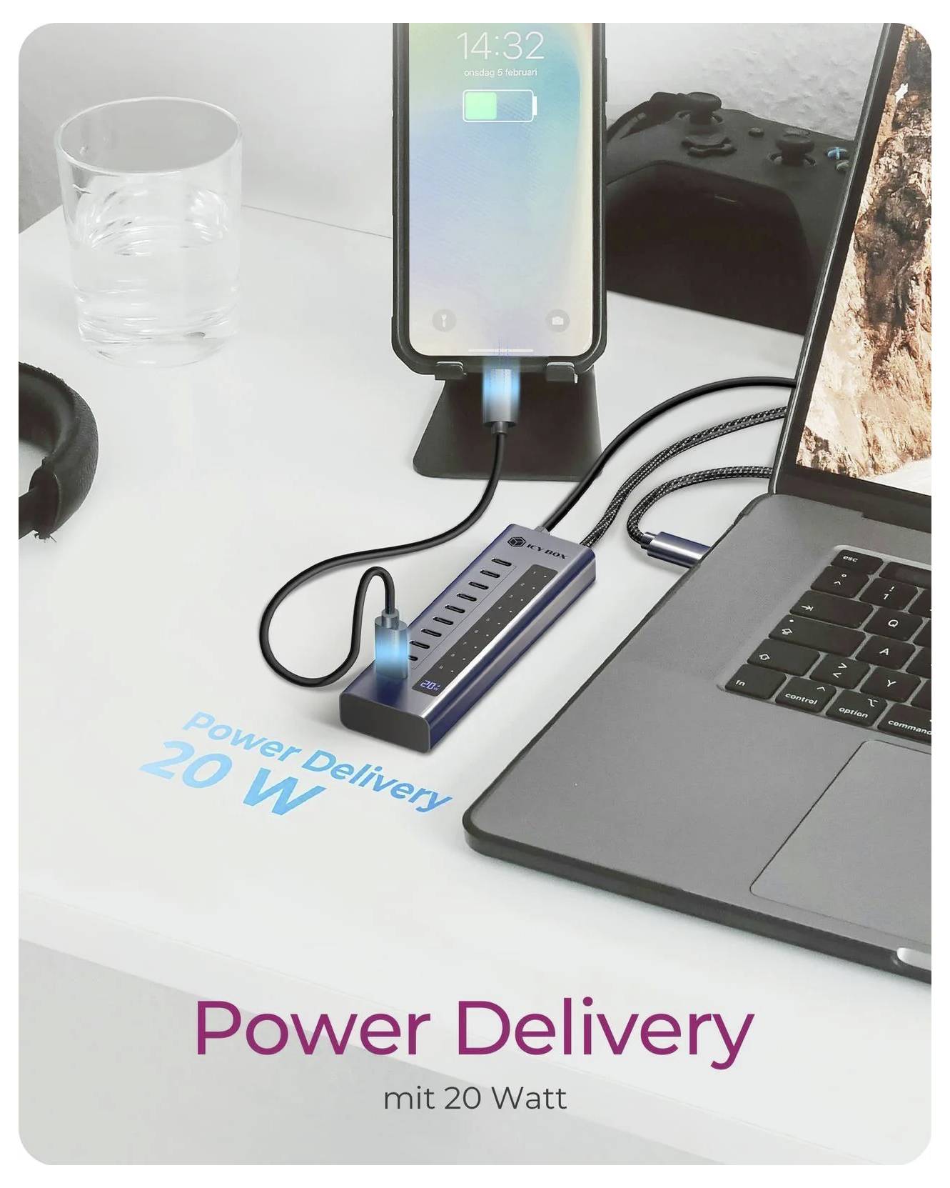 Telefon wird über einen USB-C-Hub neben einem Laptop aufgeladen, wobei der Text „Power Delivery 20 W