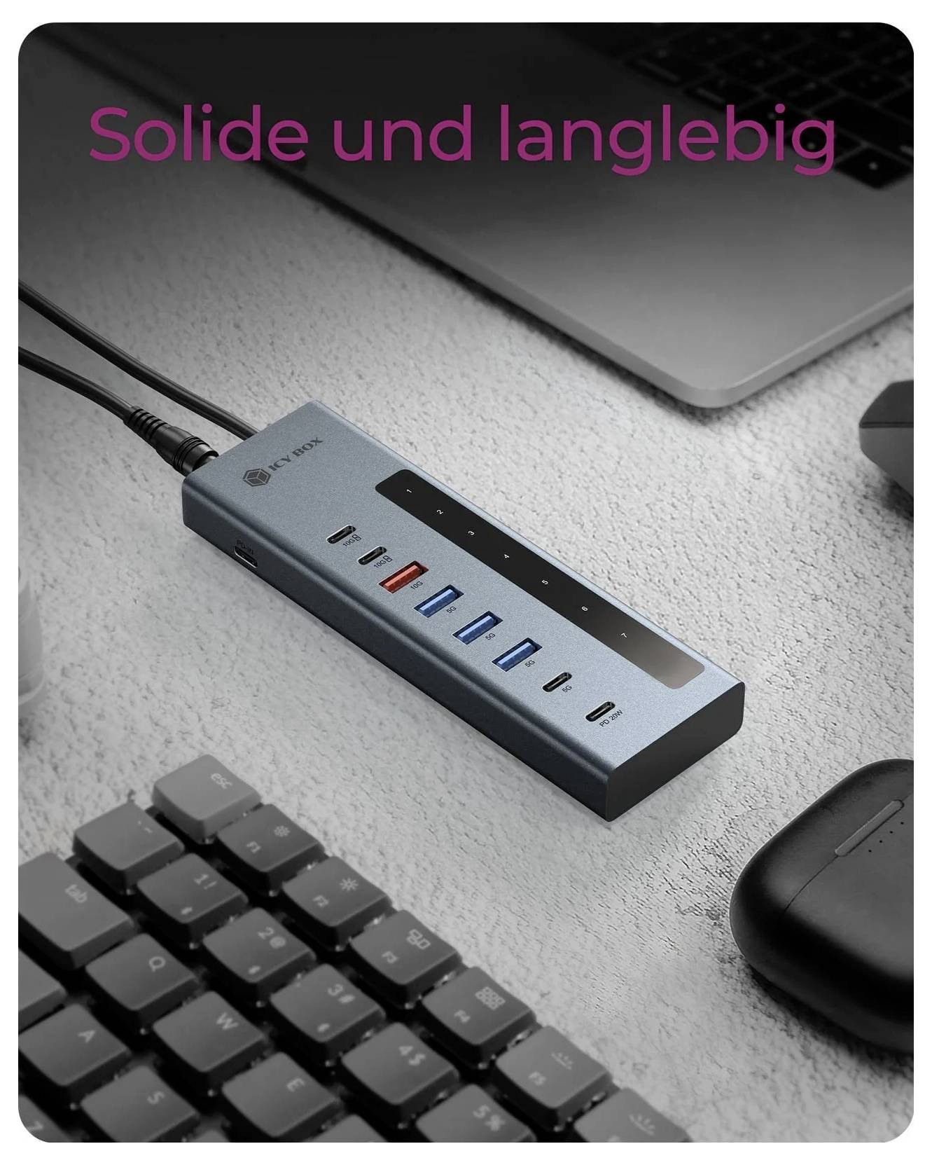 USB-C Dockingstation auf einem Schreibtisch neben einem Laptop, einer Tastatur und einer Maus, mit dem deutschen Text „Solide und langlebig