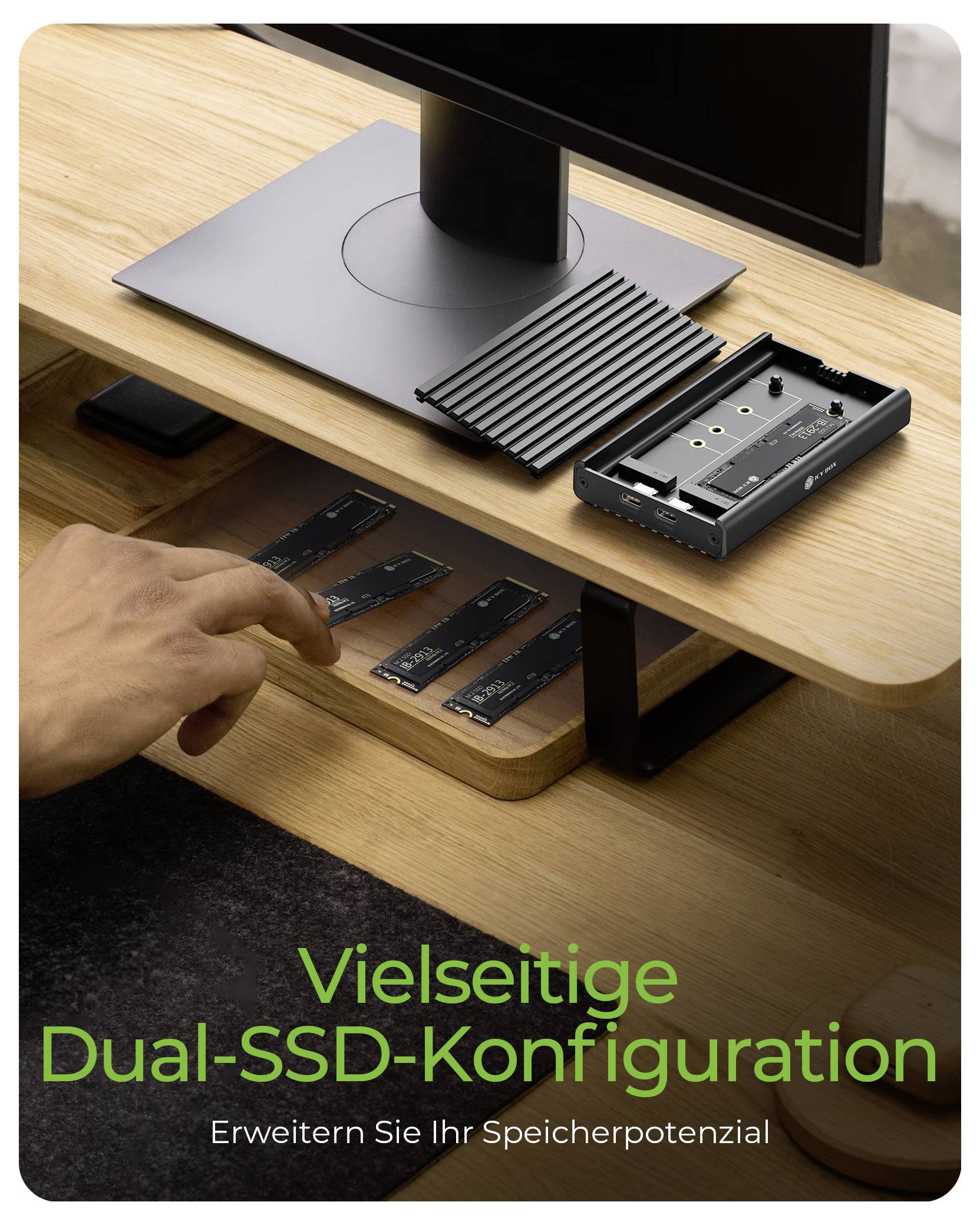 Werbebilder eines Computermonitors und Schreibtischs mit SSD-Komponenten und einer Hand, die NVMe-Laufwerke einsetzt, mit den Bezeichnungen „Vielseitige Dual-SSD-Konfiguration