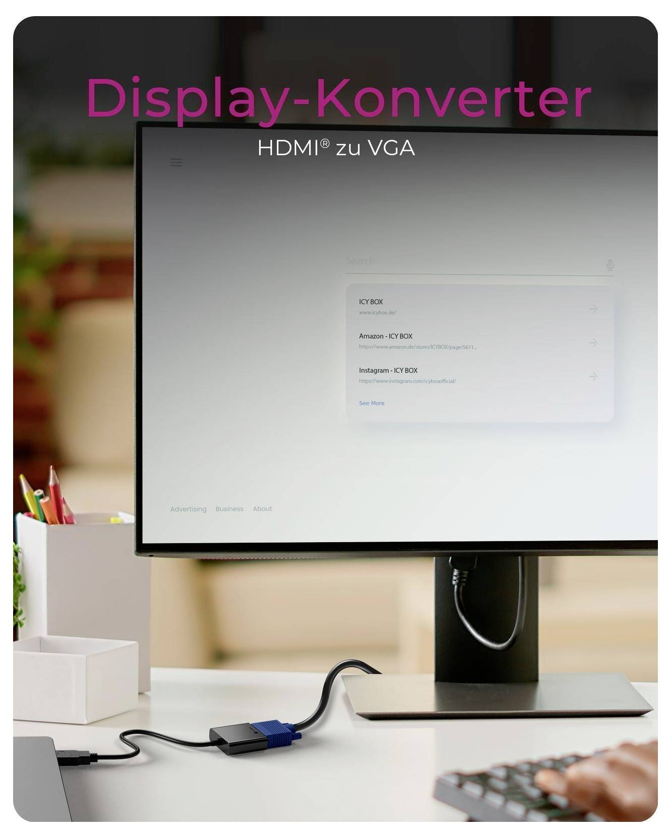 Monitor auf einem Schreibtisch, der einen 