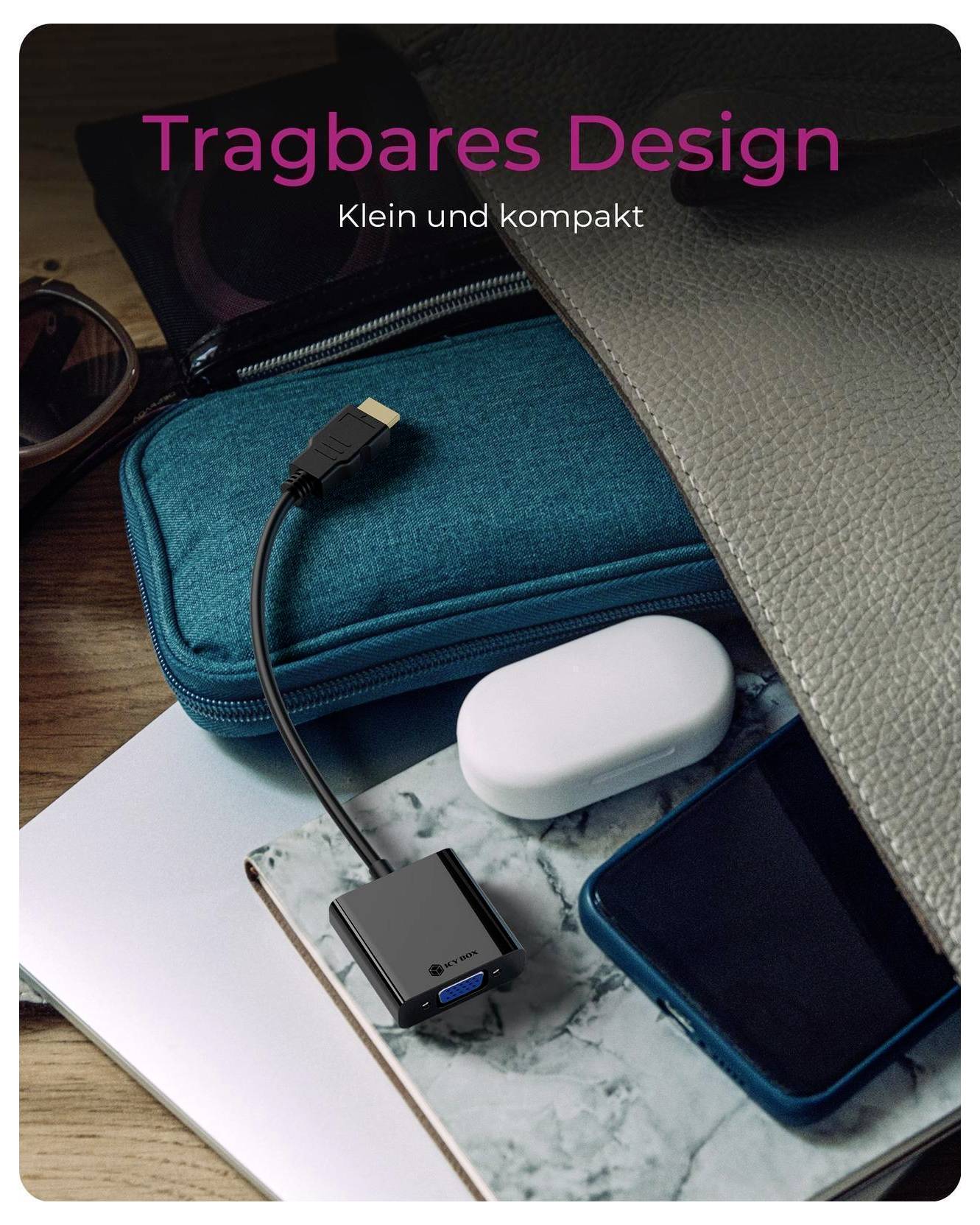 Reisetasche und kompakte Technologie-Zubehörteile auf einem Schreibtisch, mit Text „Tragbares Design