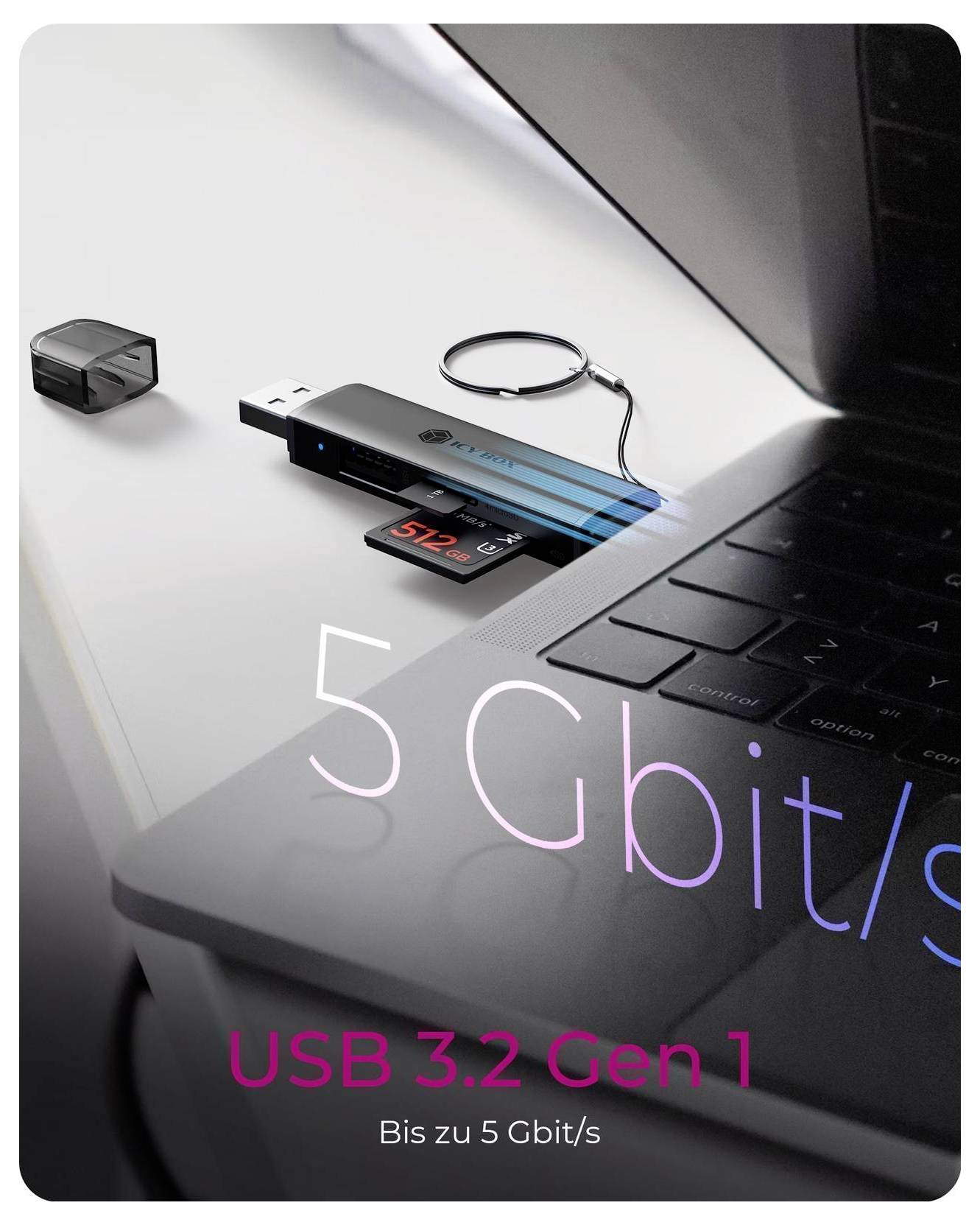 Produktbild eines USB-Sticks und eines Adapters neben einem Laptop, mit überlagerten Text „5 Gbit/s