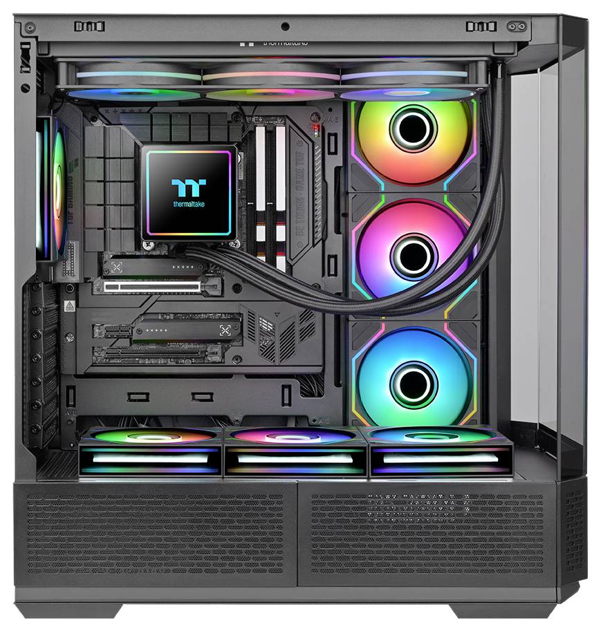 Offenes PC-Gehäuse mit einem benutzerdefinierten Gaming-Desktop mit RGB-beleuchteten Lüftern, Flüssigkeitskühlung, Grafikkarte und Thermaltake-markiertem CPU-Block.