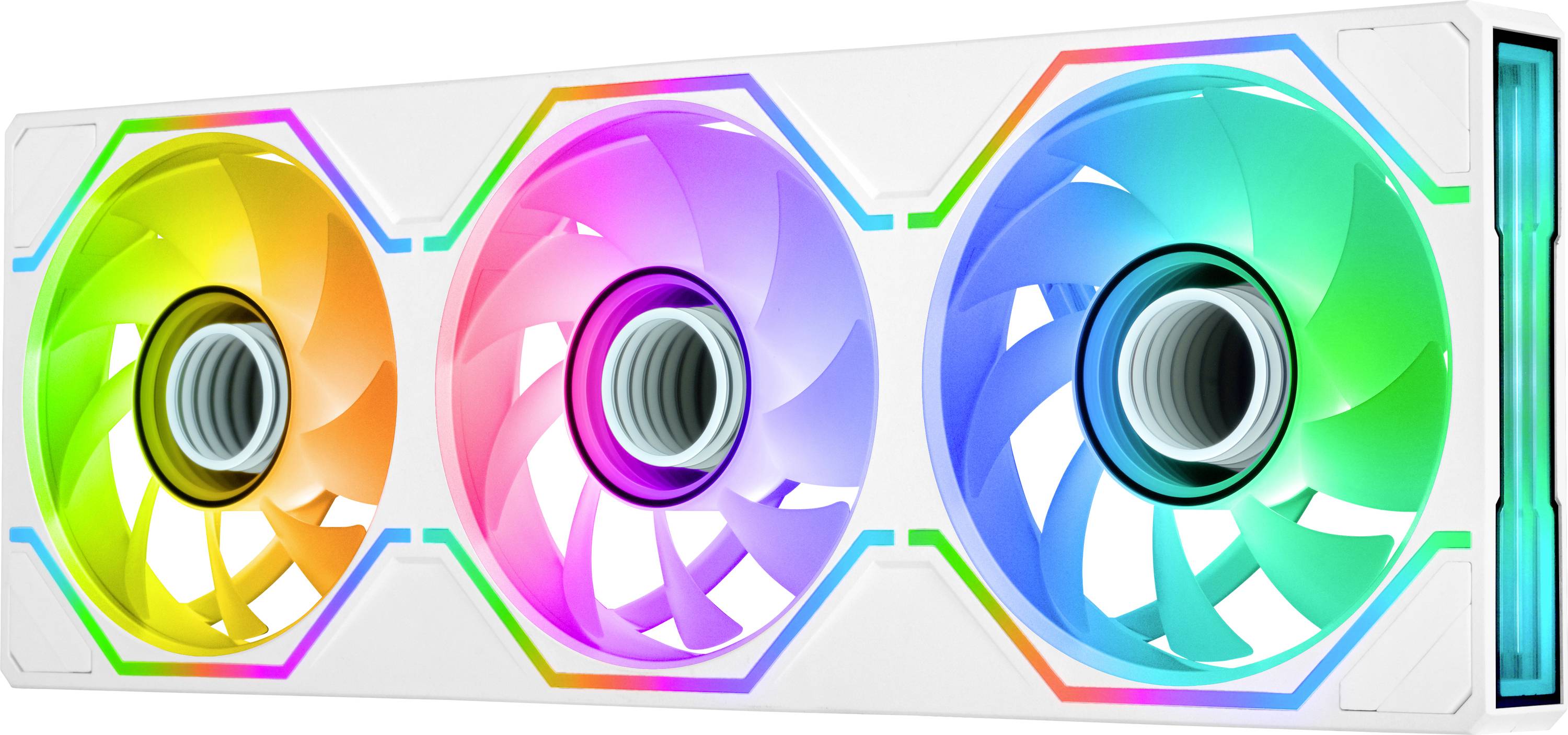Drei RGB-Computerkühler in einem weißen Gehäuse, leuchtend in Gelb, Rosa und Blaugrün mit sichtbaren zentralen Naben und Schaufeln.