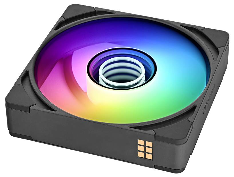 Ein quadratischer schwarzer PC-Kühlventilator mit einem regenbogenfarbig RGB-beleuchteten Blattring und zentralem Nabe, dargestellt auf weißem Hintergrund.