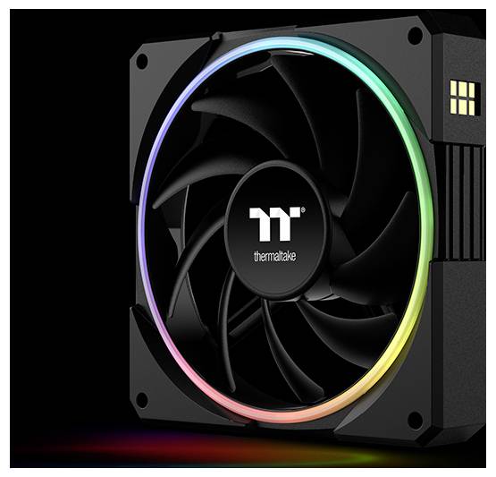 Schwarzer Thermaltake-Computerkühler mit RGB-Lichtring auf dunklem Hintergrund.
