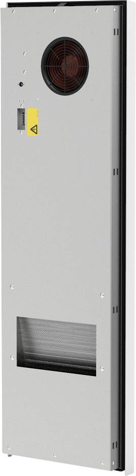 Ein hoher grauer Metallschrank für Elektrik mit einer kreisförmigen Lüftungsöffnung in der Nähe der Oberseite, einem gelben Warnschild und einem unteren Gitterfeld.