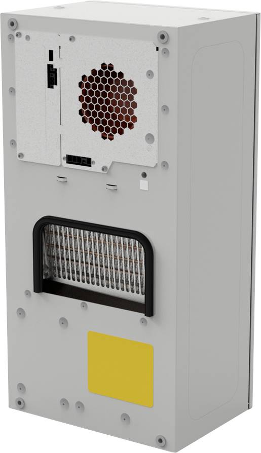 Weißes Computer-Gehäuse oder Server-Gehäuse, frontal dargestellt, mit Wabenstruktur-Lüftungsöffnung, sichtbaren internen Komponenten und einem gelben Etikett auf der unteren vorderen Platte.