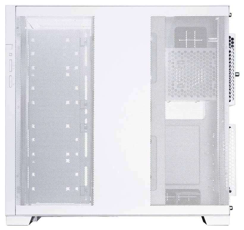 Vorderansicht eines weißen Computergehäuses mit perforierten Metallseitenpanelen und sichtbaren vorderen Ein-/Ausgabeanschlüssen an der rechten Kante.