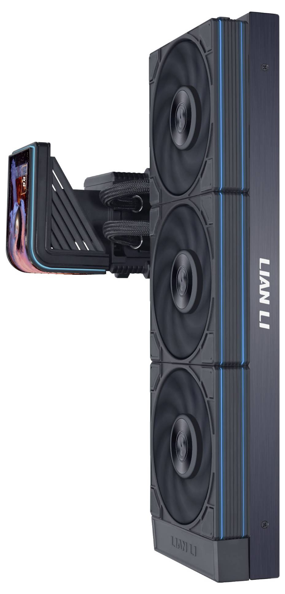 Triple-Lüfter-Flüssigkeitsprozessorkühler mit quadratischem RGB-Display auf der Pumpe und Lian-Li-Branding auf dem Radiator.