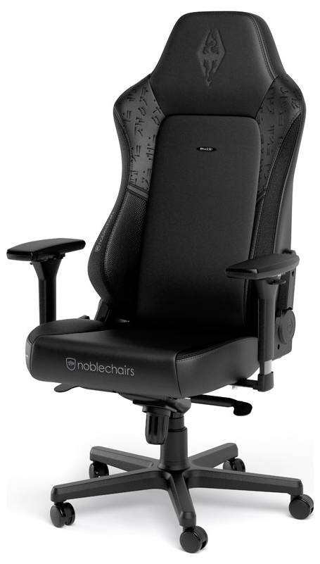 Schwarzer ergonomischer Gaming-Stuhl mit Kopfstütze, gepolstertem Sitz, verstellbaren Armlehnen und fünfrädrigem Untergestell auf weißem Hintergrund