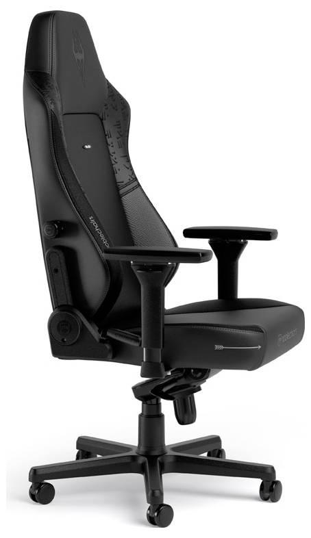 Schwarzer ergonomischer Bürostuhl mit hoher Rückenlehne, Kopfstütze, verstellbaren Armlehnen und fahrbarer Basis auf weißem Hintergrund