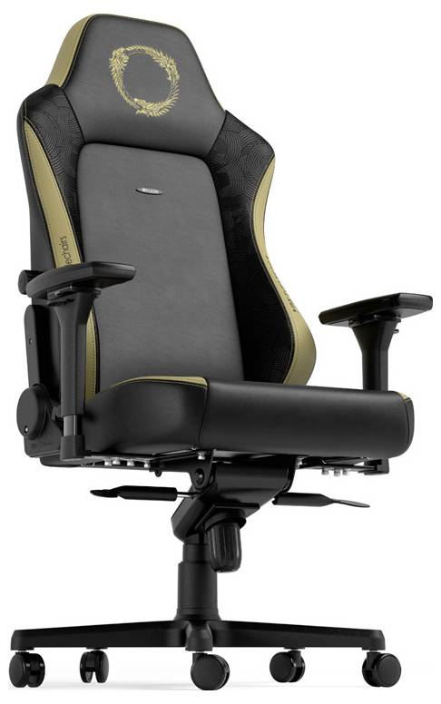 Schwarzer und goldfarbener ergonomischer Drehbürostuhl mit gepolsterter Kopfstütze, Armlehnen und fünfrädrigem Untergestell auf weißem Hintergrund.