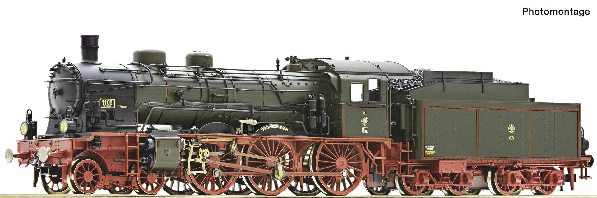 Seitenansicht einer Vintage-Dampflokomotive mit dunkelgrünem Körper und roten Rädern, dargestellt auf weißem Hintergrund.