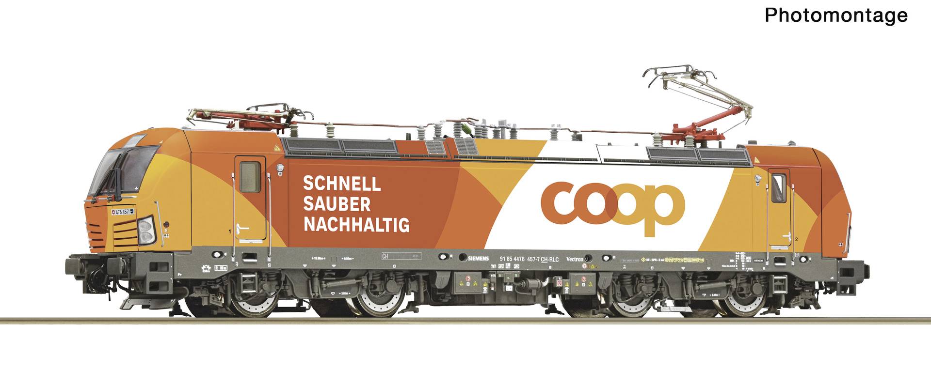 Orange-weiße Coop-Elektrolokomotive in Seitenansicht, beschriftet mit „SCHNELL SAUBER NACHHALTIG