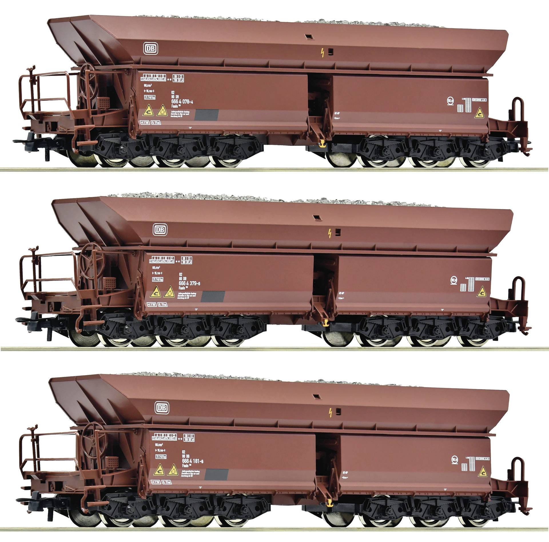 Drei Seitenansicht-Fotos eines rostrot gefärbten Güterwagen-Schüttguts auf weißem Hintergrund, die verschiedene Winkel desselben mit Material beladenen Wagens zeigen.