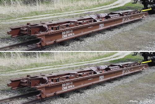 Roco 6640005 Güterwagen DC Wagenset mit zwei 4-achsigen Schmalspur-Rollwagen, Gattung WW/s, der Öst
