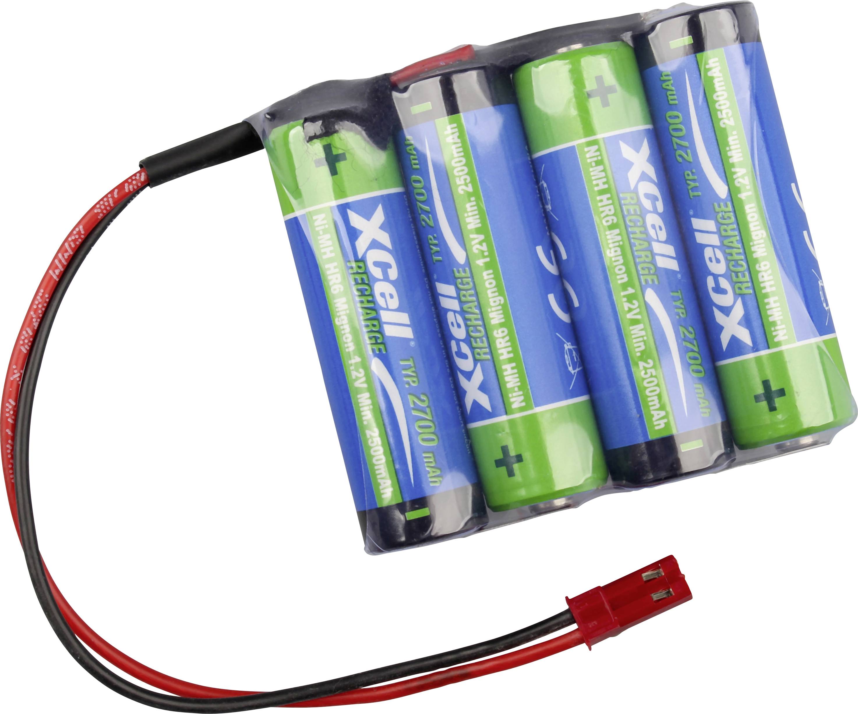 Ein eingewickeltes wiederaufladbares Batteriepaket aus vier Xcell-Zellen mit roten und schwarzen Leitungsdrähten, die in einen Stecker enden.