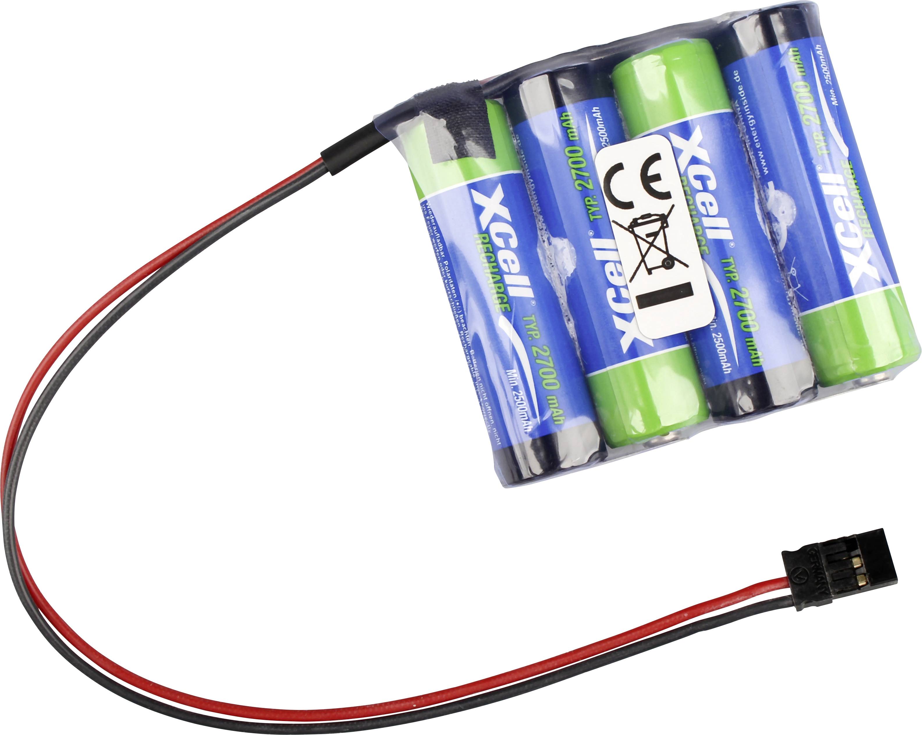 Ein Batteriepack aus vier zylindrischen Zellen, die zusammen mit roten und schwarzen Stromkabeln und einem Stecker umwickelt sind, wahrscheinlich für Elektronik oder RC-Geräte.