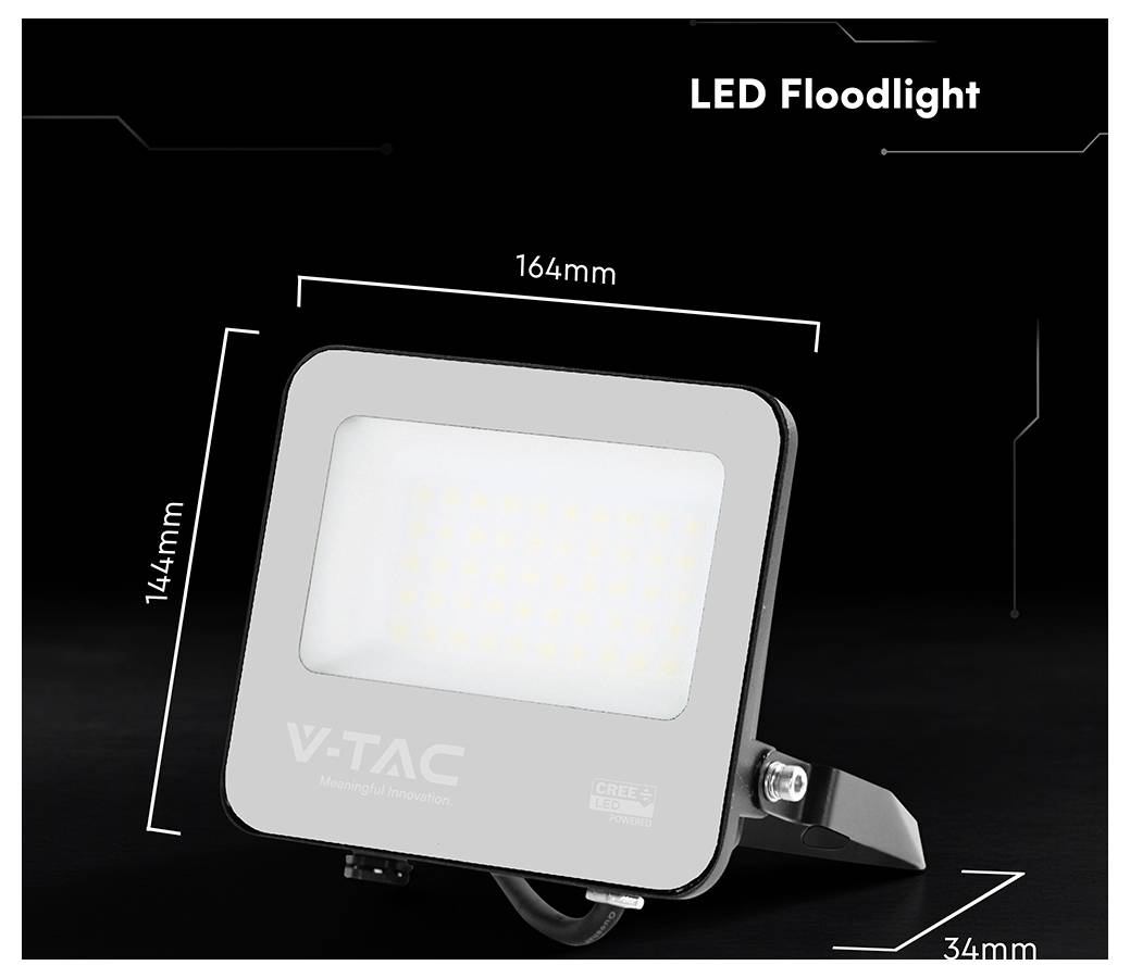 LED-Flutlichtkörper auf einem Produktbild, das eine quadratische Armatur mit Halterung zeigt, mit einer Breite von 164 mm, einer Höhe von 144 mm und einer Tiefe von 34 mm.