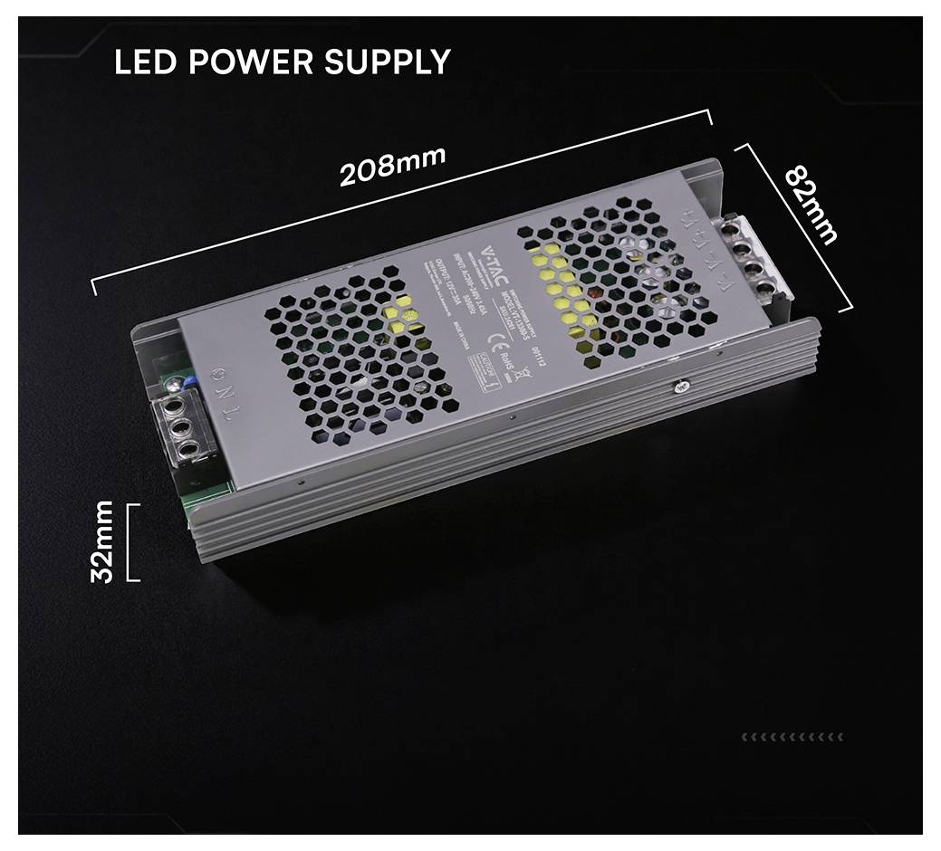 LED-Stromversorgung auf schwarzem Hintergrund gezeigt, mit beschrifteten Abmessungen von 208 mm Länge, 82 mm Breite und 32 mm Höhe.