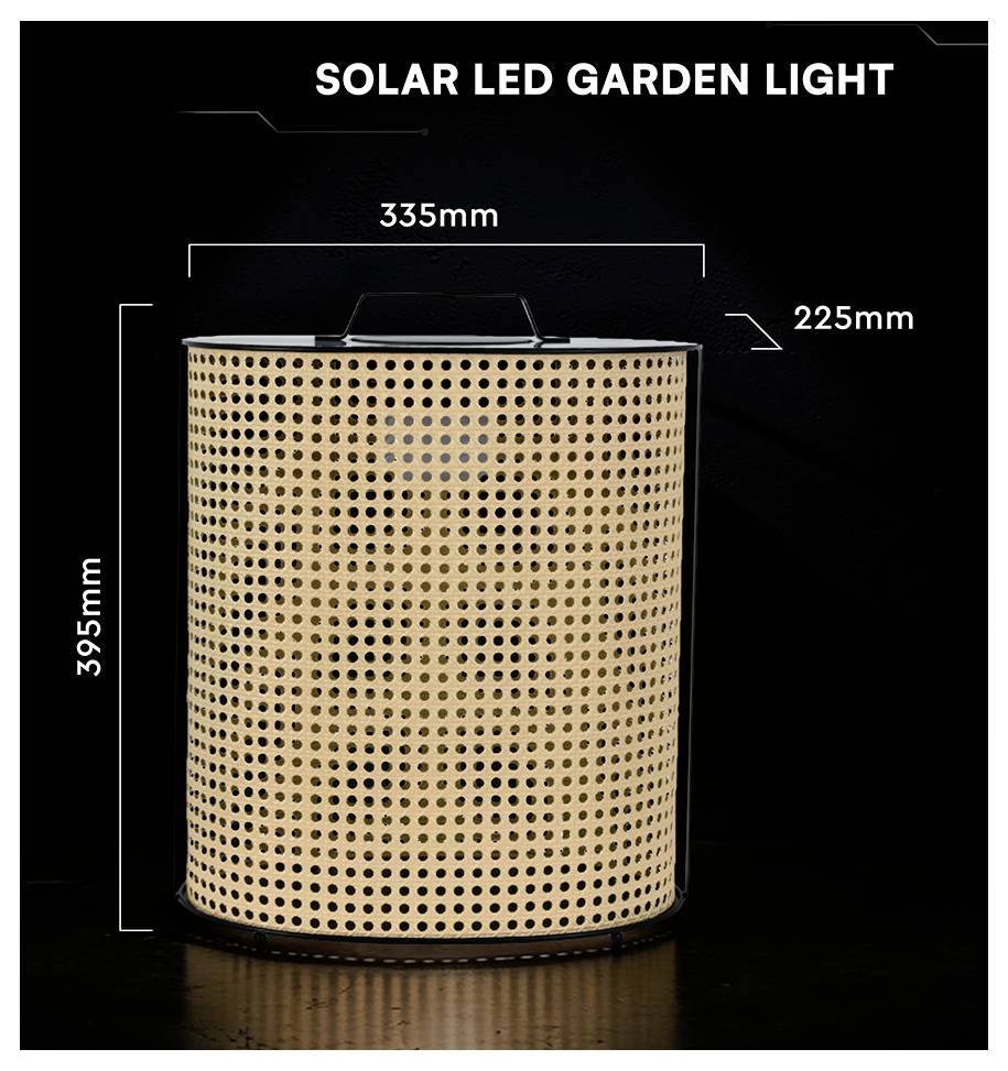 Solar-LED-Gartenleuchte in Frontansicht, zylindrische Lampe mit Flechtoptik und Griff, gekennzeichnet mit einer Höhe von 395 mm, einer Breite von 335 mm und einer Tiefe von 225 mm.