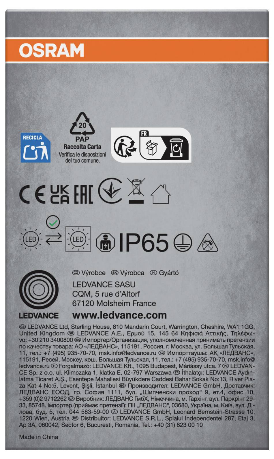 OSRAM LEDVANCE Verpackungsrückseite mit Recycling-, Compliance- und Entsorgungssymbolen, Produktname, IP65-Bewertung, Unternehmenskontaktdaten und mehrsprachigen Sicherheitsinformationen.