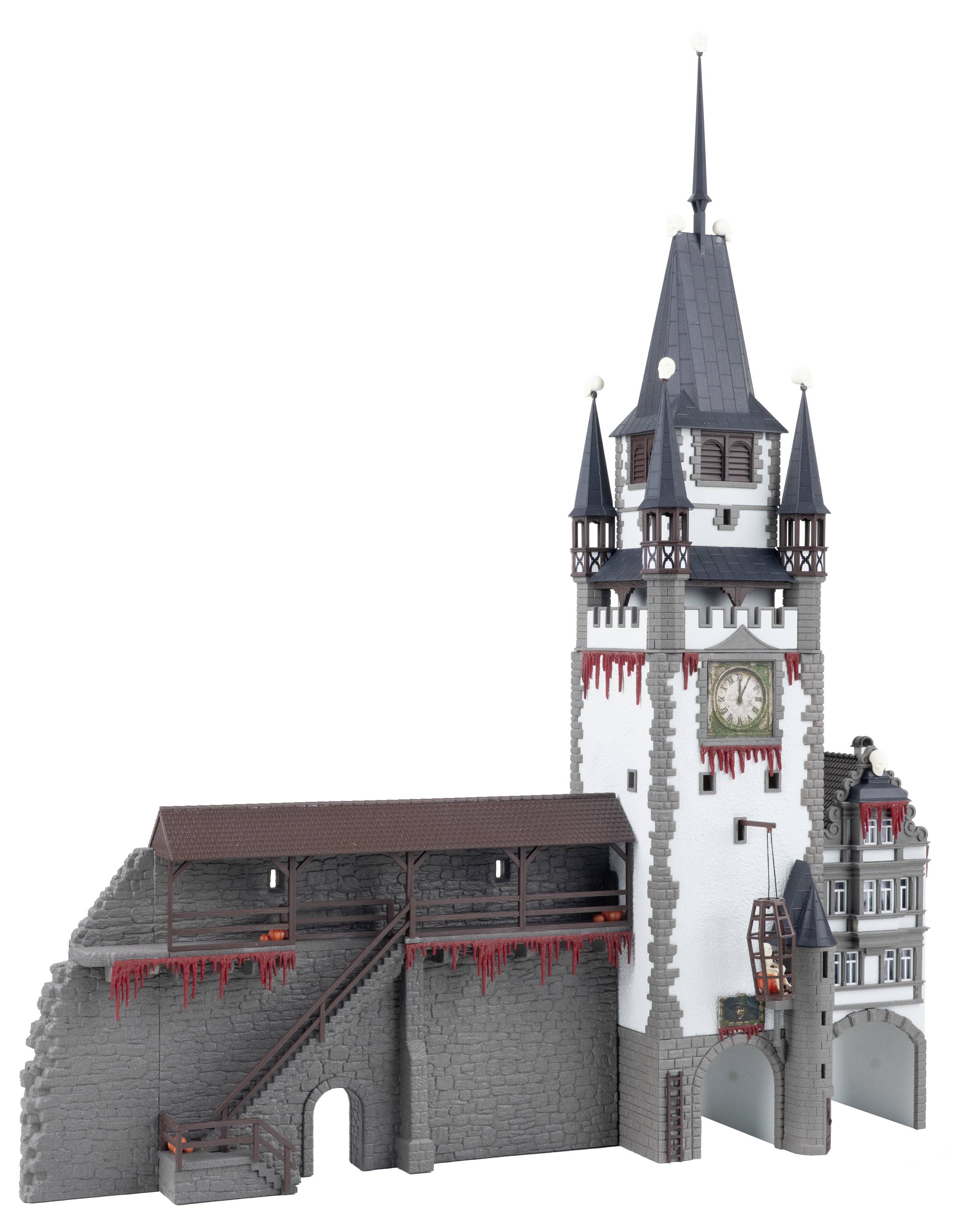 Gruseliges Fantasy-Schlossmodell mit hohem Uhrenturm, grauen Steinmauern, spitzen Türmchen und roten Tropfenakzenten, dargestellt auf weißem Hintergrund.