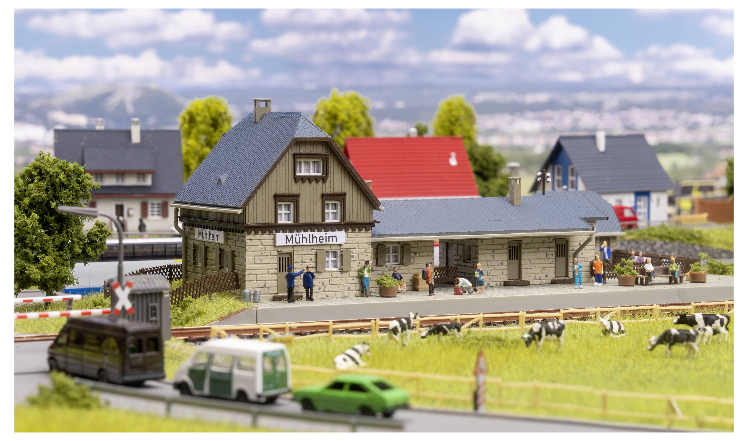 Modelleisenbahnhof-Szenerie mit der Bezeichnung „Mühlheim