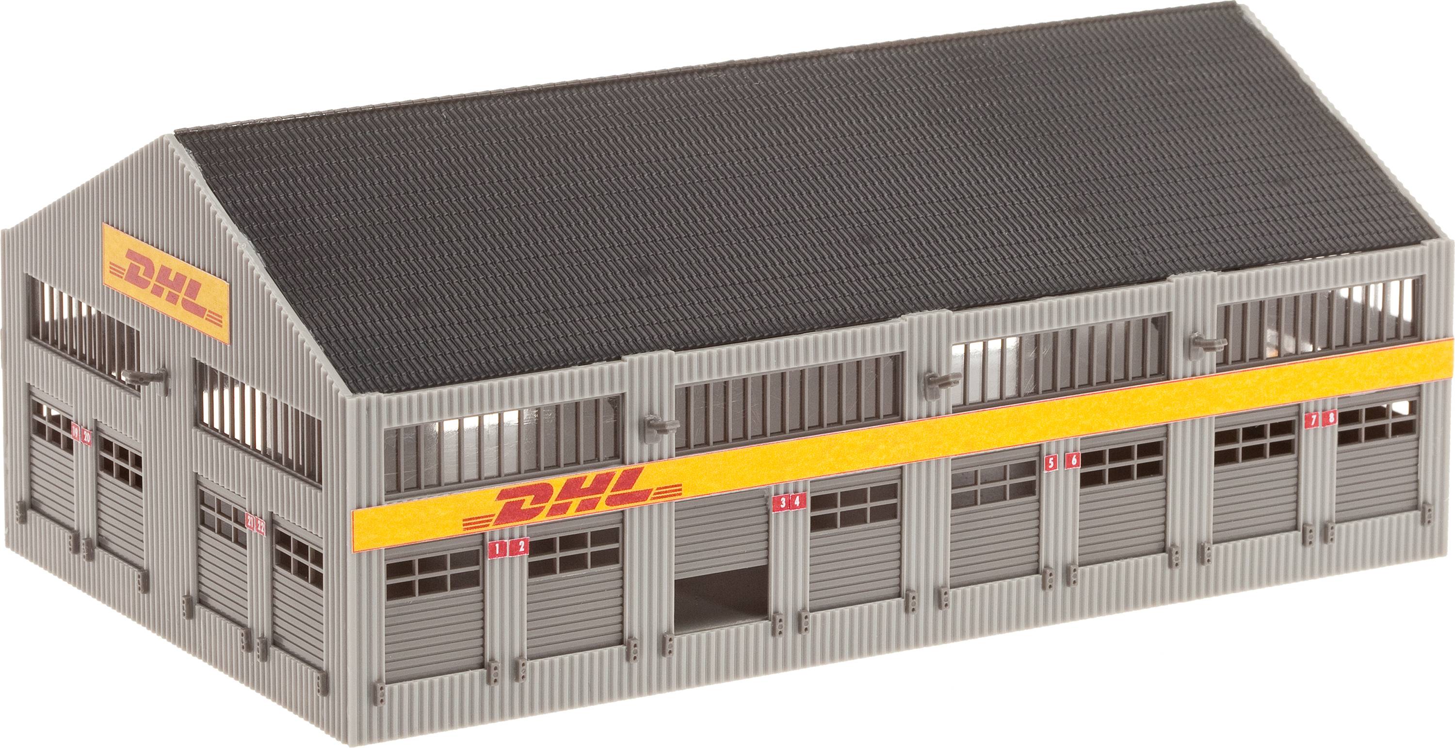Modell eines grauen DHL-Lagergebäudes mit einem gelben DHL-Streifen und mehreren Ladebuchtüren.