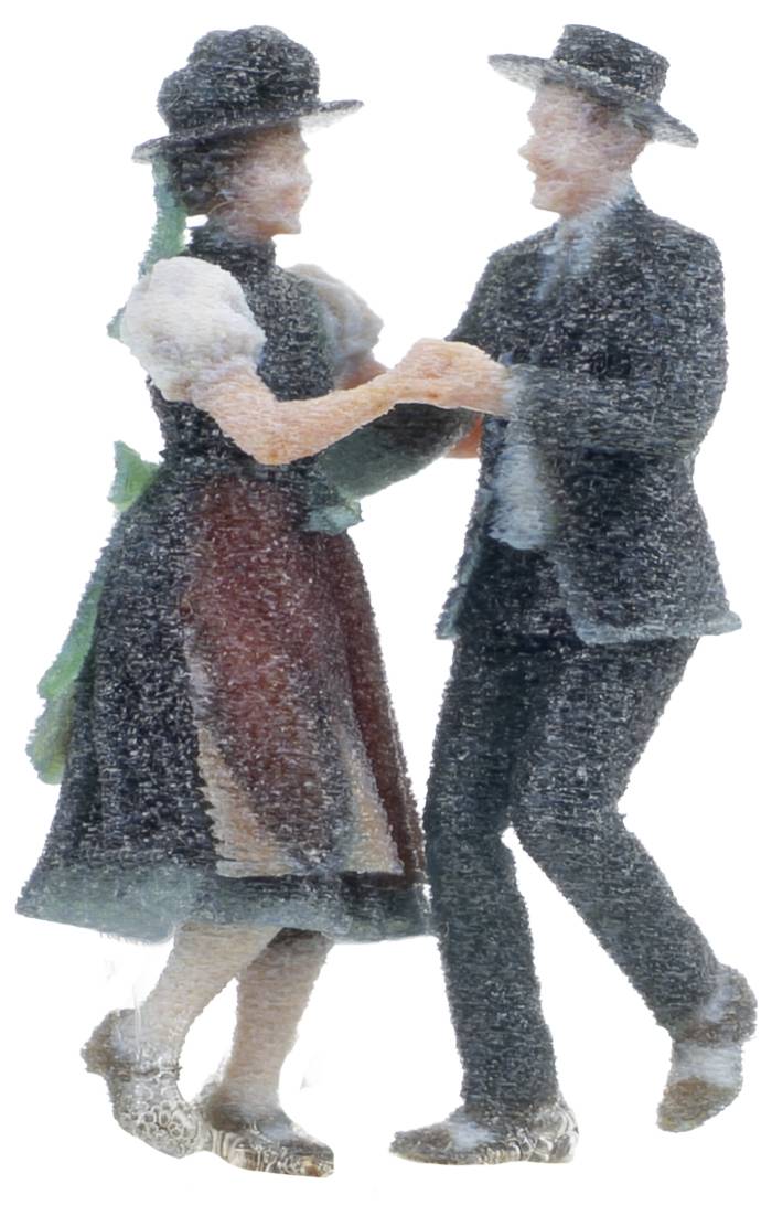 Ein Mann und eine Frau in traditionellen Volkstrachten tanzen zusammen, halten sich an den Händen und schauen sich gegenseitig an.