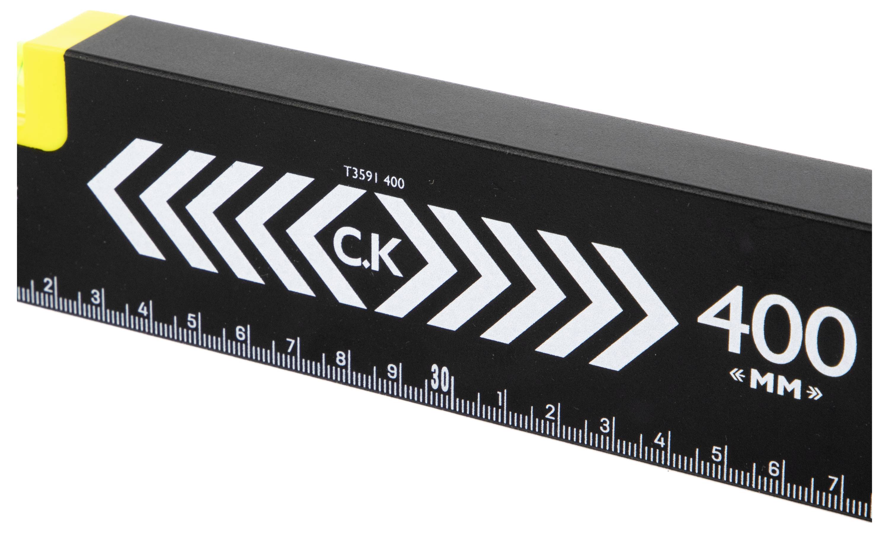 Schwarzes Messzollstab oder Lineal mit weißen Chevrons, 