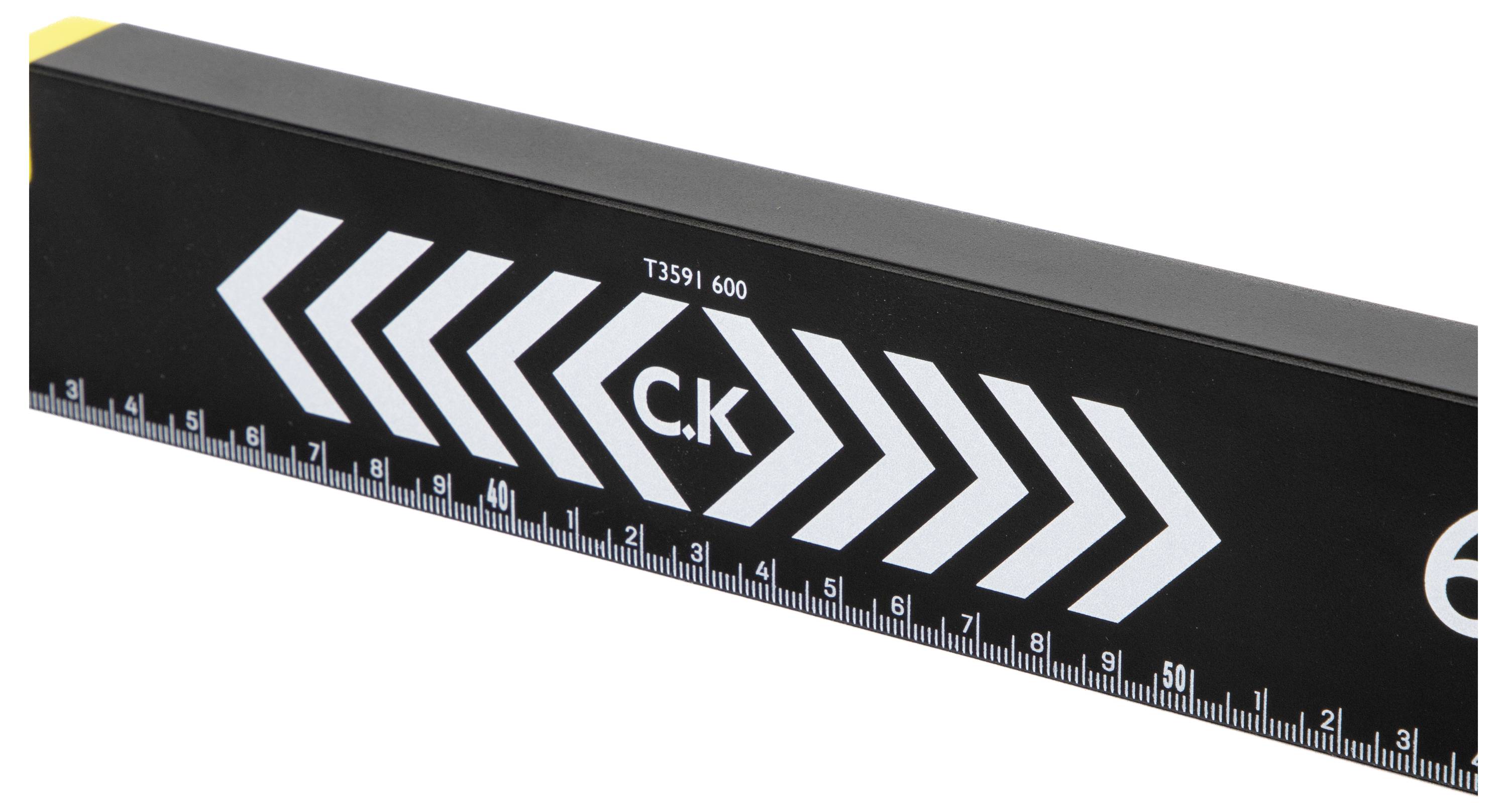 Schwarzes Messstab mit weißen Chevrons und 