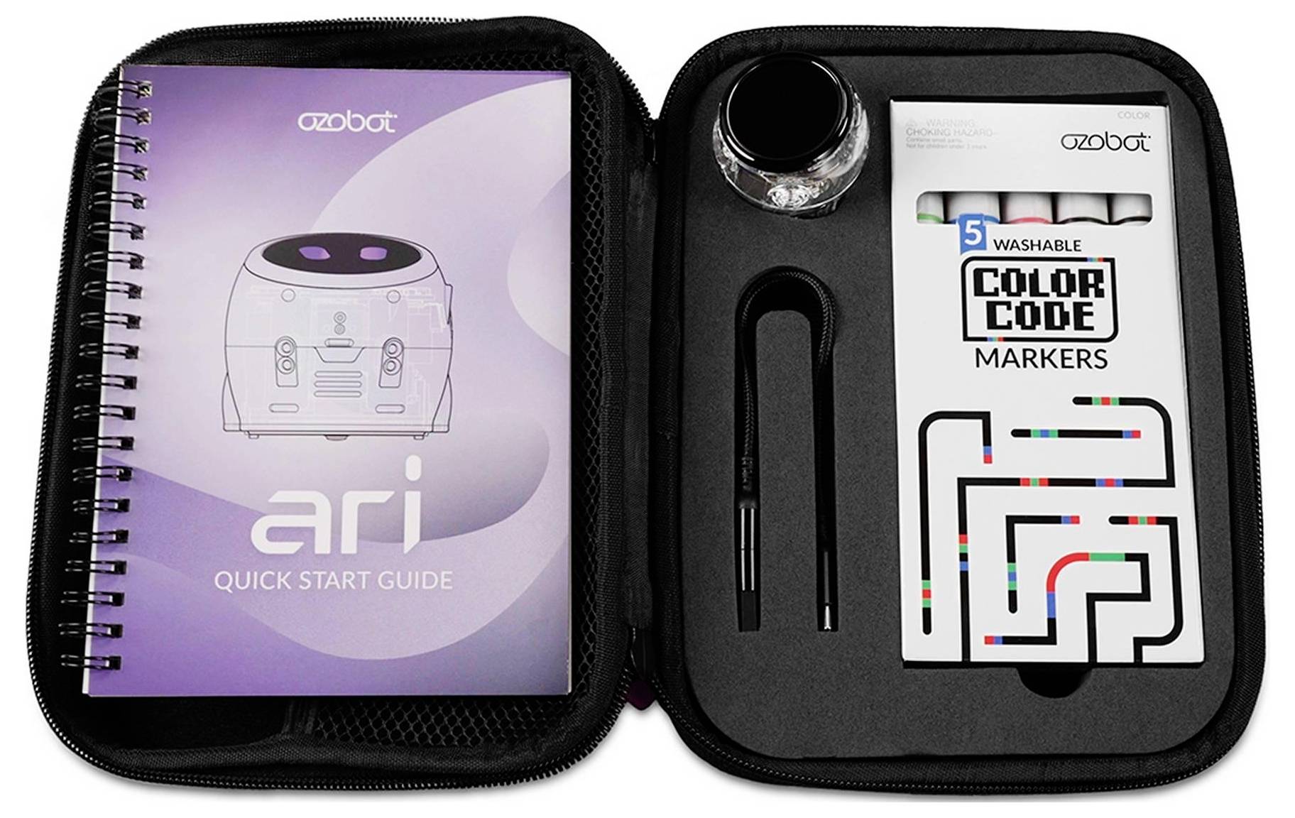 Geöffneter Koffer mit einer Ozobot Ari Schnellstartanleitung, Farbcode-Markern, einer Kalibrierungskappe und einem stiftähnlichen Werkzeug in geformten Fächern angeordnet.