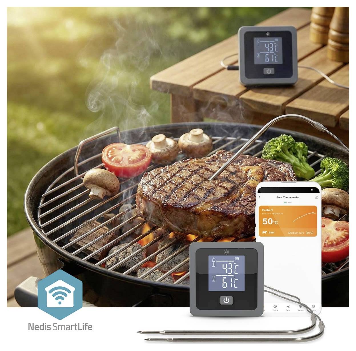 Intelligentes Fleischthermometer auf einem Grillrost mit Steak und Gemüse, plus App-gesteuerte kabellose Temperaturanzeigen und Messfühler.