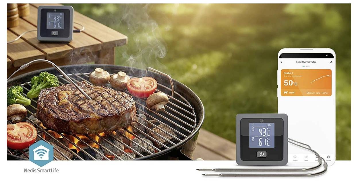 Intelligentes Fleischthermometer und Smartphone-App überwachen ein Steak auf einem Grill und zeigen Garttemperaturen von 43°C/109°F und 50°C/122°F an.