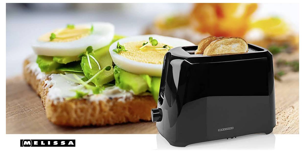 Schwarzer Zwei-Scheiben-Toaster vor einem offenen Käse- und Salat-Sandwich auf Toast, mit dem Markennamen „MELISSA