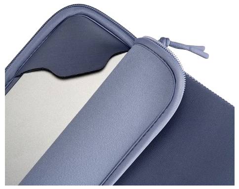 Nahaufnahme einer blauen Tablet- oder Laptop-Schutzhülle mit Reißverschluss, gepolsterten Kanten und einer Zugschnur auf hellem Hintergrund.