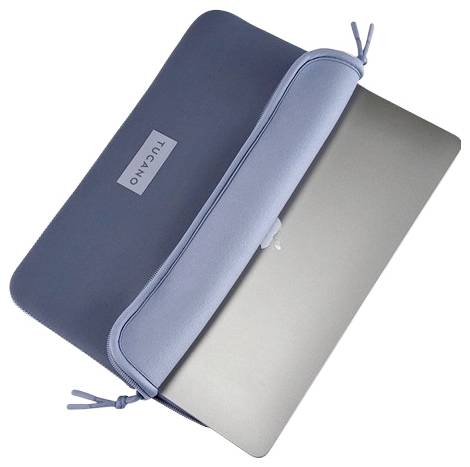 Ein Laptop in einer blauen Reißverschlusstasche mit 