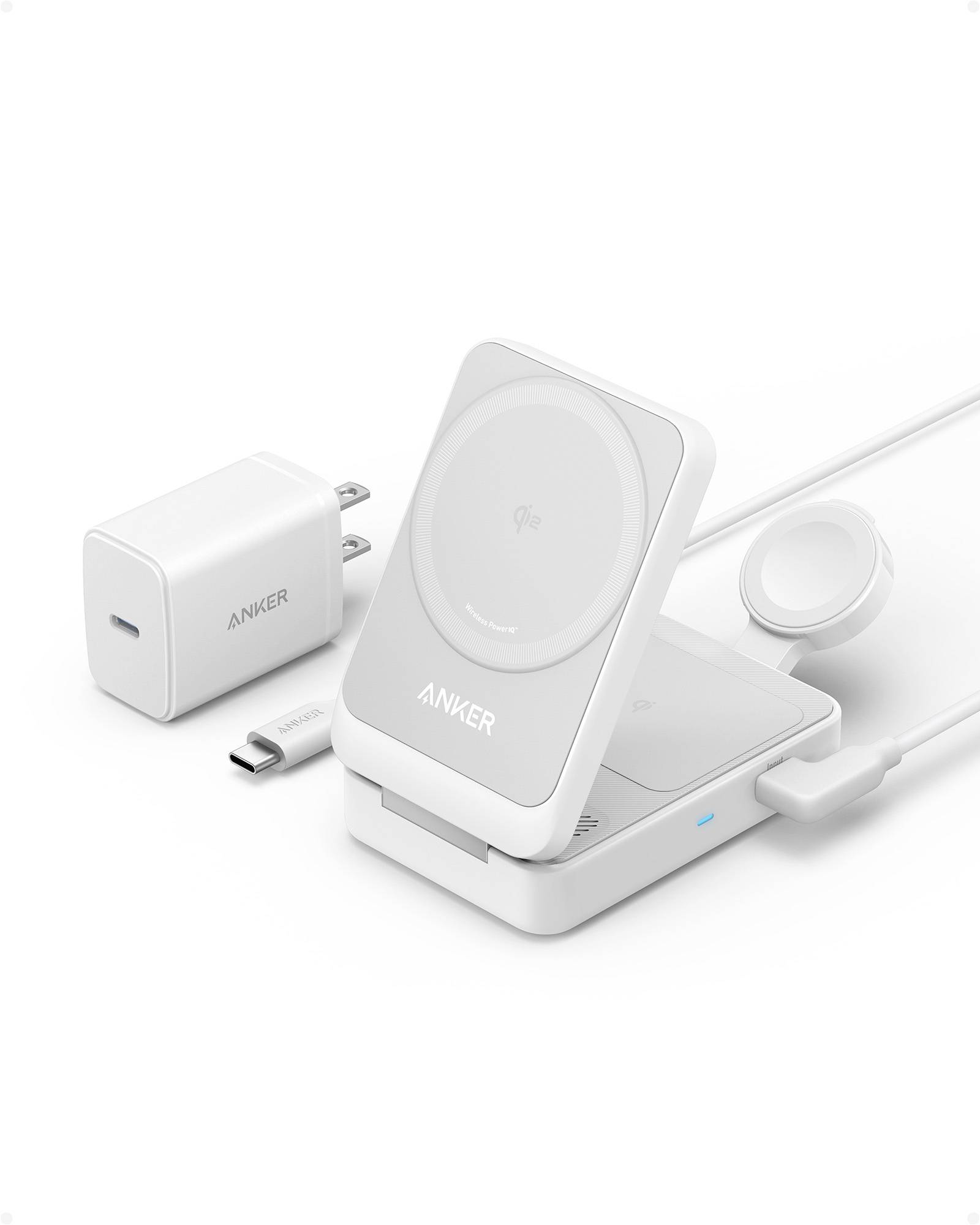 Anker kabelloses Ladefkit mit MagSafe-ähnlichem Telefonständer, Ladepad, Wandladegerät, USB-C-Kabel und Watch-Puck auf weißem Hintergrund.
