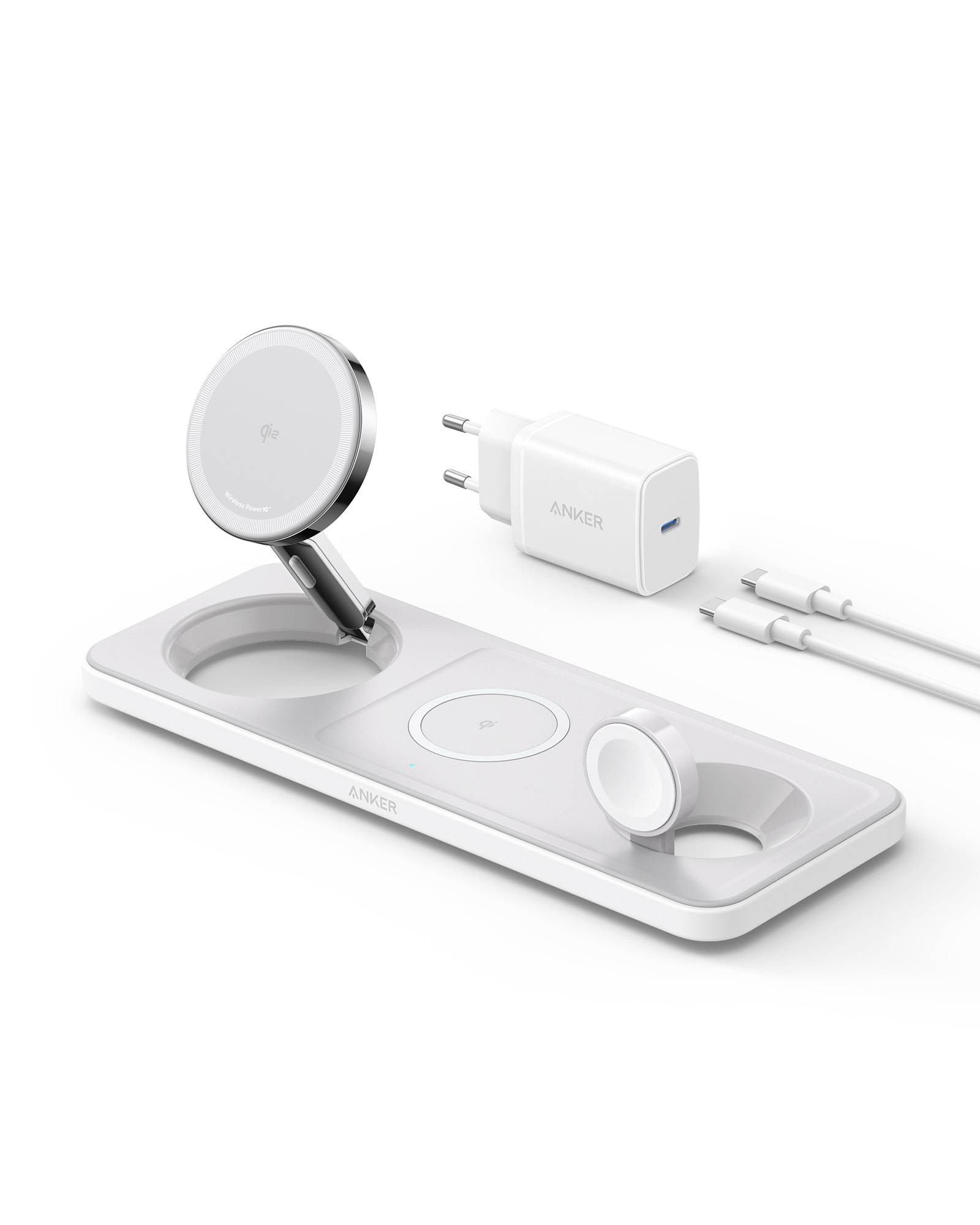 Anker MagSafe-ähnlicher kabelloses Ladeständer und Ladepad auf einem Ladetablett, mit Netzteil und USB-C-Kabel daneben dargestellt.
