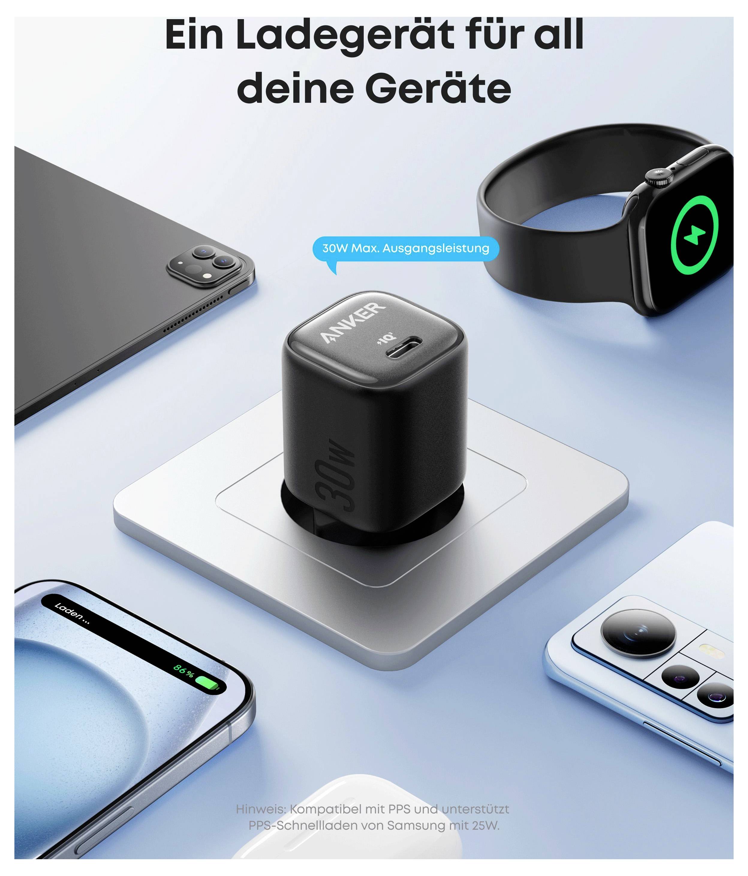 Anker 30W Ladegerät zentriert auf einer Plattform, umgeben von einem Telefon, einer Uhr, Kopfhörern und einem weiteren Gerät; die Überschrift lautet „Ein Ladegerät für all deine Geräte
