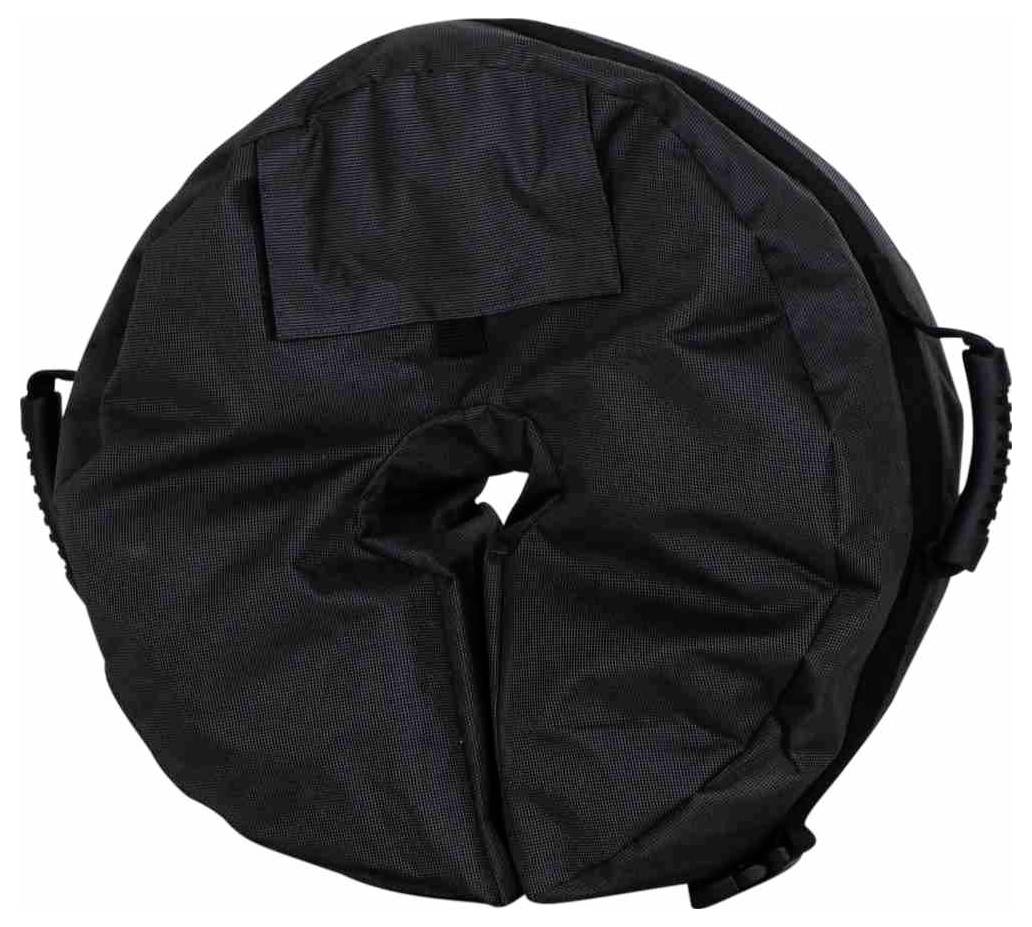 Schwarze kreisförmige gepolsterte Tasche oder Kissen mit Seitengriffen und einer oberen Klappe, auf weißem Hintergrund dargestellt.