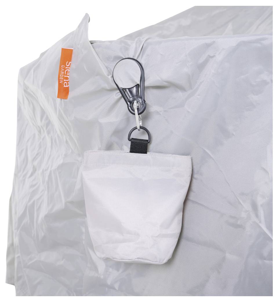 Weiße wiederverwendbare Tasche mit schwarzem Clip und Karabiner an einem größeren weißen Sack befestigt, mit einem orangefarbenen „Ryen