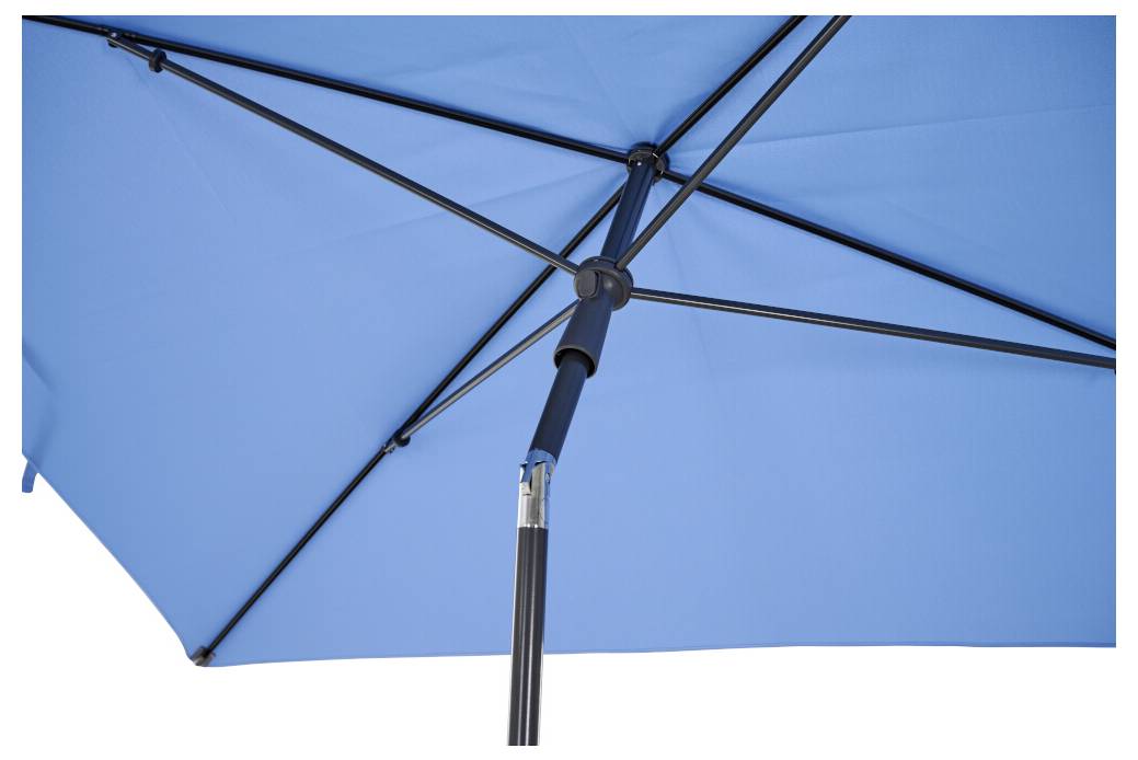 Unterseite eines blauen Terrassenschirms, der die mittlere Stange und Stützrippen vor weißem Hintergrund zeigt.