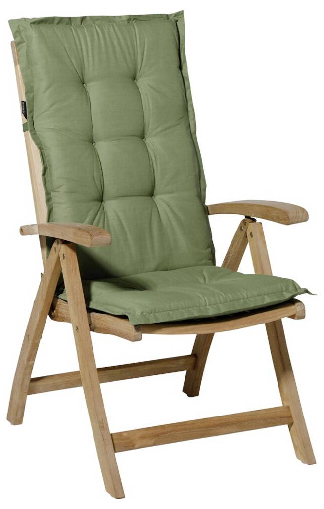 Grüner gepolsterter Klappstuhl aus Holz mit Armlehnen, vor weißem Hintergrund gezeigt.