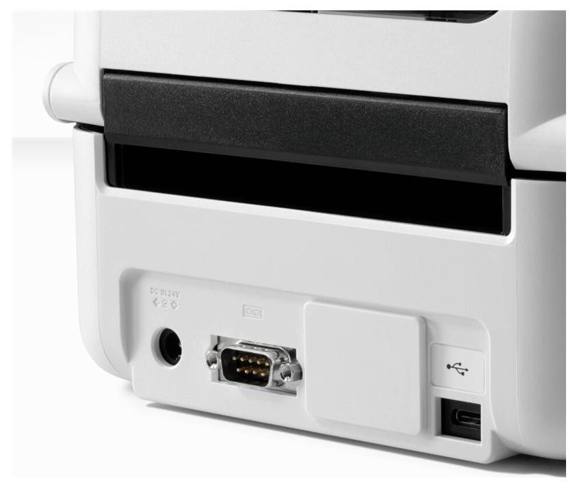 Nahaufnahme der Rückseite eines Druckers mit Strom-, Serien- und USB-Anschlüssen für die Gerätekonnektivität.