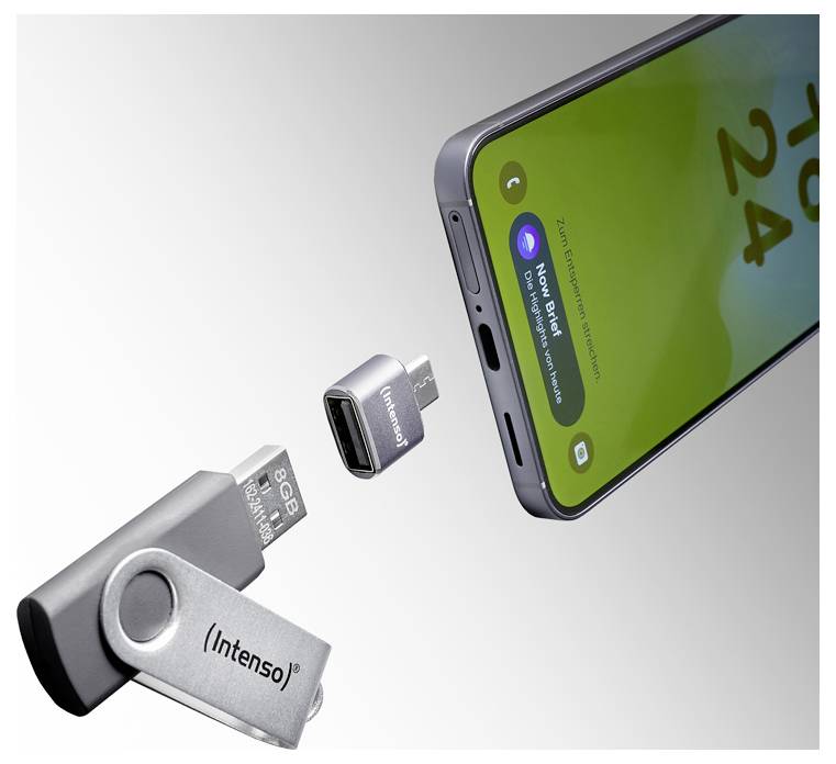 Smartphone mit USB-C-Anschluss und zwei Intenso-Adaptersteckern, zeigt die Kompatibilität zwischen Telefonladung/Datenaustausch und austauschbaren Zubehörteilen.